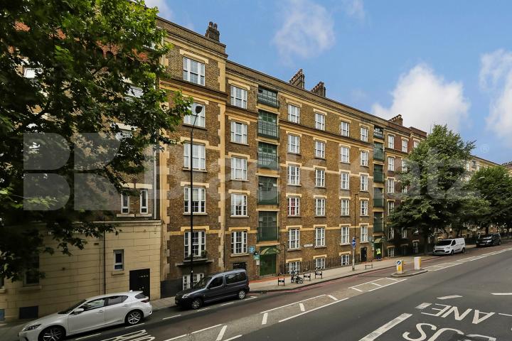 Superbly located three bedroomed apartment  Devon Mansions. Tooley Street , London Bridge